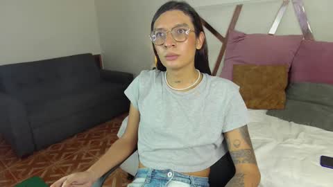 lauraagomezz__ online show from 11, 3, 2025