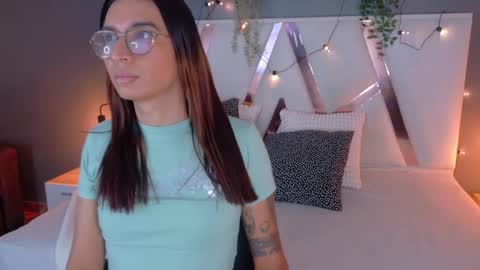 lauraagomezz__ online show from 20, 9, 2025