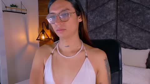 lauraagomezz__ online show from 29, 9, 2025