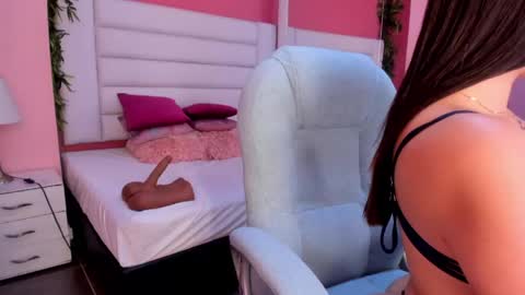 Snapshot of laurabigtits chatting on 11, 5, 2026 Laura online show from 11, 5, 2026