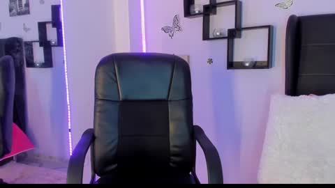 Laura Blue online show from 7, 2, 2025