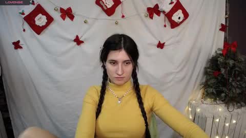Snapshot of lauradre_ chatting on 14, 12, 2024 Laura online show from 14, 12, 2024