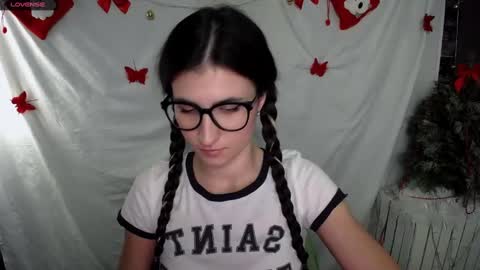 Snapshot of lauradre_ chatting on 3, 1, 2025 Laura online show from 3, 1, 2025