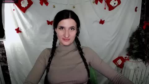 Snapshot of lauradre_ chatting on 5, 1, 2025 Laura online show from 5, 1, 2025