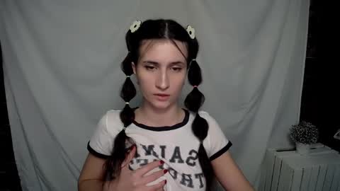 Snapshot of lauradre_ chatting on 2, 2, 2025 Laura online show from 2, 2, 2025