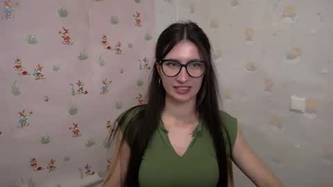 Snapshot of lauradre_ chatting on 7, 10, 2025 Laura online show from 7, 10, 2025