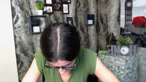 Snapshot of lauradre_ chatting on 14, 10, 2025 Laura online show from 14, 10, 2025