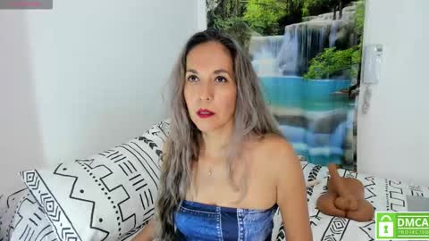 Snapshot of laurafarrely chatting on 11, 1, 2026 Laura online show from 11, 1, 2026