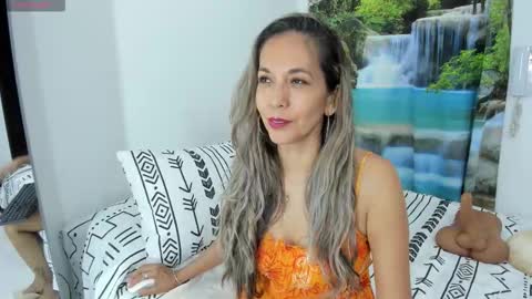 Snapshot of laurafarrely chatting on 16, 1, 2026 Laura online show from 16, 1, 2026