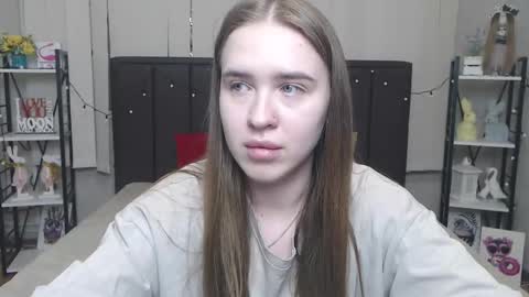 LauraHlot online show from 12, 9, 2025