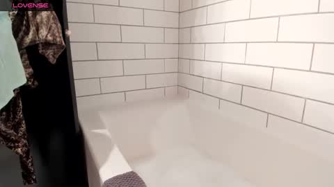Laura Loomer online show from 6, 1, 2026