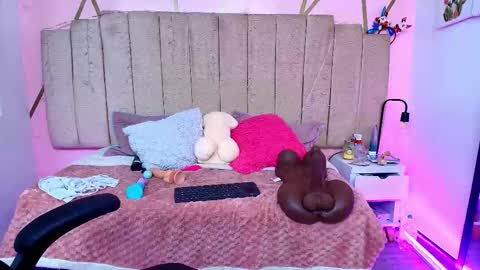 Snapshot of lauraltt chatting on 18, 12, 2025 lauraltt online show from 18, 12, 2025