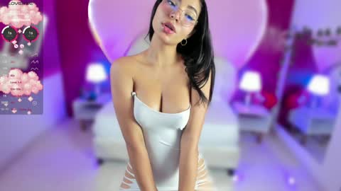 Laura MartinGMT-5 2200-0600 online show from 21, 12, 2024