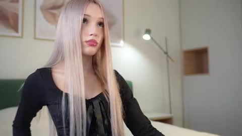 Snapshot of lauramusk chatting on 19, 9, 2025 Laura online show from 19, 9, 2025
