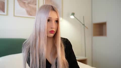 Snapshot of lauramusk chatting on 22, 9, 2025 Laura online show from 22, 9, 2025