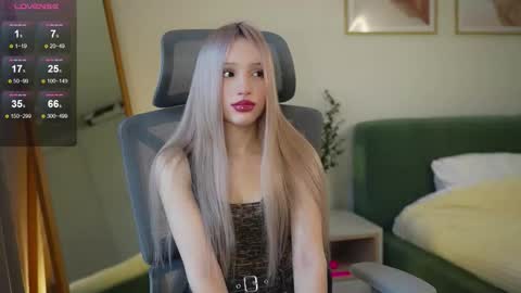 Snapshot of lauramusk chatting on 10, 10, 2025 Laura online show from 10, 10, 2025