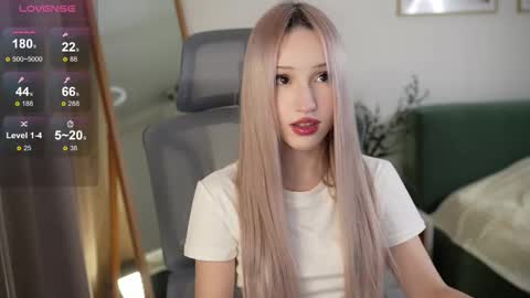 Snapshot of lauramusk chatting on 15, 10, 2025 Laura online show from 15, 10, 2025