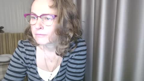 Lauraoven1 online show from 18, 12, 2024