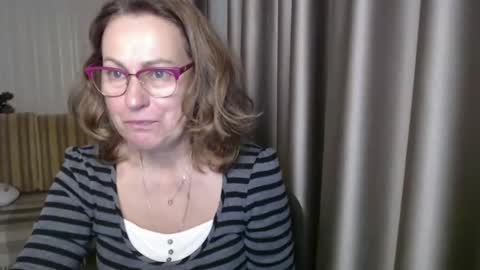 Lauraoven1 online show from 18, 12, 2024