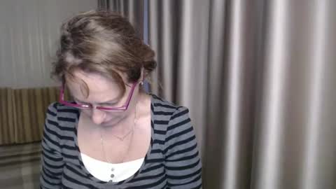 Lauraoven1 online show from 23, 12, 2024