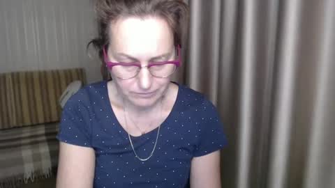 Lauraoven1 online show from 15, 1, 2025