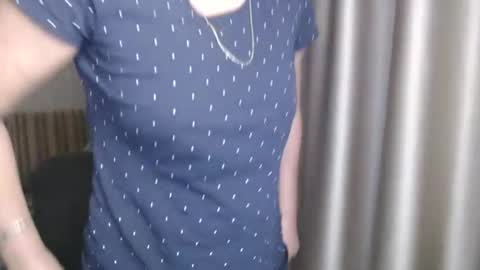 Lauraoven1 online show from 17, 1, 2025