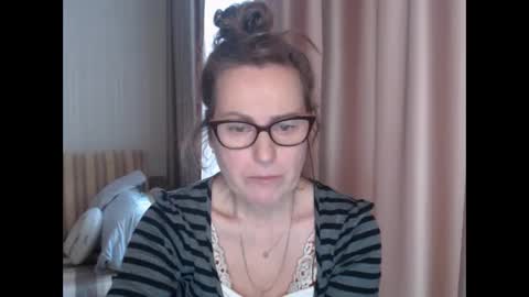 Lauraoven1 online show from 17, 2, 2025