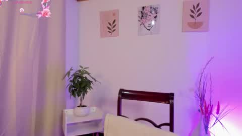 Snapshot of lauraricci_ chatting on 1, 10, 2025 Laurita Aries online show from 1, 10, 2025