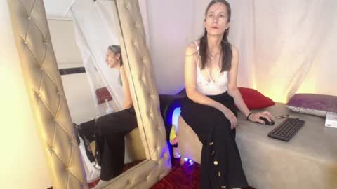 Snapshot of laurasofia45 chatting on 17, 6, 2026 Laura Sofia online show from 17, 6, 2026