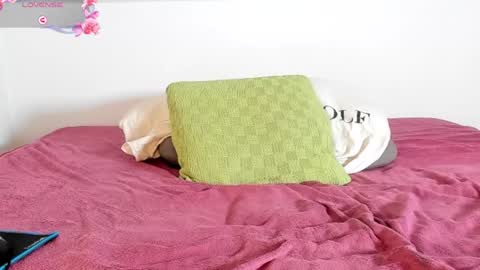 Laura Lara Sommer online show from 18, 1, 2025