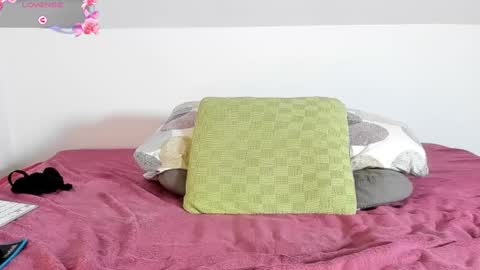 Laura Lara Sommer online show from 21, 1, 2025