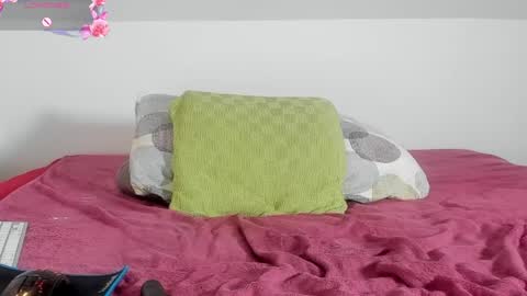 Laura Lara Sommer online show from 1, 2, 2025