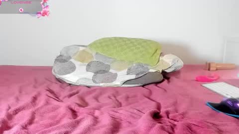 Laura Lara Sommer online show from 11, 2, 2025