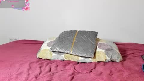 Laura Lara Sommer online show from 7, 10, 2025