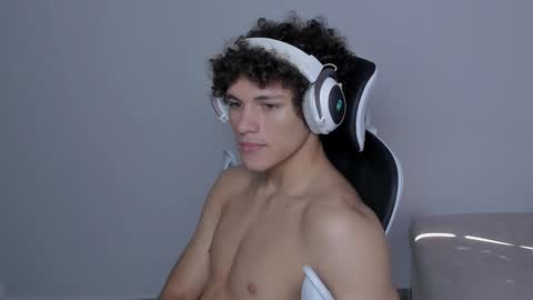 Snapshot of laureent__ chatting on 6, 11, 2025 Laureent online show from 6, 11, 2025