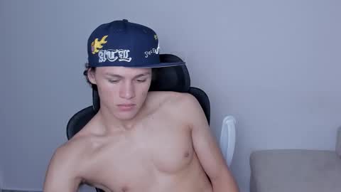 Snapshot of laureent__ chatting on 28, 11, 2025 Laureent online show from 28, 11, 2025