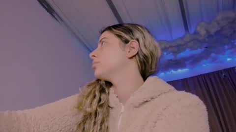 Lauu G online show from 1, 3, 2025