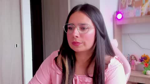 Snapshot of lauu_r chatting on 13, 5, 2026 online show from 13, 5, 2026