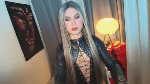 Snapshot of lavictoria_ladyboy chatting on 16, 10, 2025 Victoria online show from 16, 10, 2025