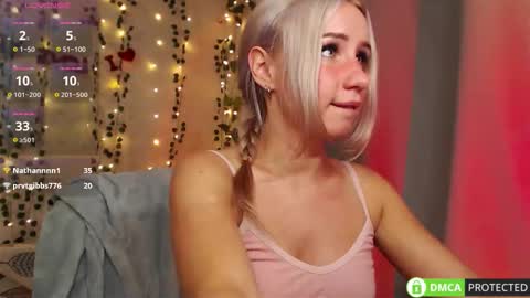 Snapshot of lavinell chatting on 24, 11, 2025 Mia online show from 24, 11, 2025