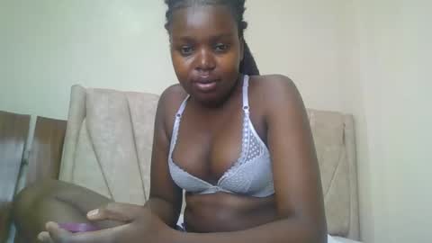 Snapshot of lavycaramel chatting on 17, 11, 2025 lavycaramel online show from 17, 11, 2025