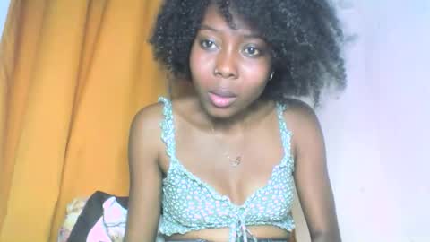 Snapshot of layannek chatting on 3, 10, 2025 layannek online show from 3, 10, 2025
