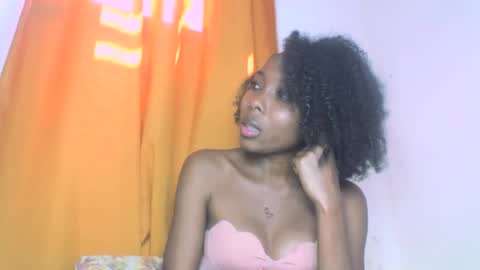 Snapshot of layannek chatting on 8, 10, 2025 layannek online show from 8, 10, 2025