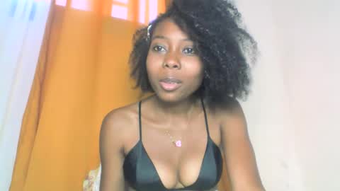 Snapshot of layannek chatting on 11, 10, 2025 layannek online show from 11, 10, 2025