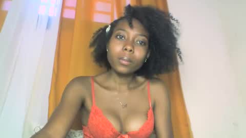 Snapshot of layannek chatting on 12, 10, 2025 layannek online show from 12, 10, 2025