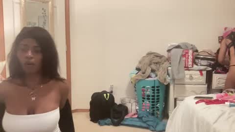 layla online show from 26, 9, 2025