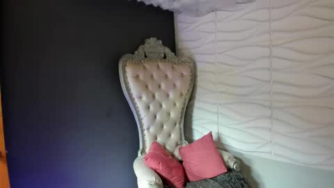 Layla online show from 10, 4, 2026