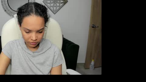 Snapshot of layla_breezee_ chatting on 20, 10, 2025 Layla Breezee online show from 20, 10, 2025