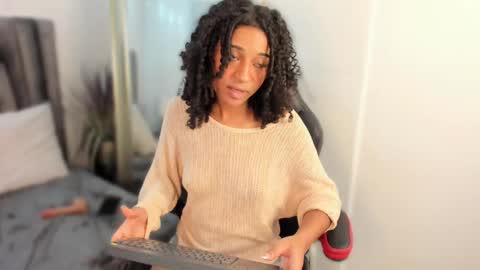 Snapshot of layla_clarke chatting on 28, 2, 2025 layla_clarke online show from 28, 2, 2025