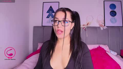 Snapshot of layla_nicols chatting on 18, 1, 2025 Layla online show from 18, 1, 2025